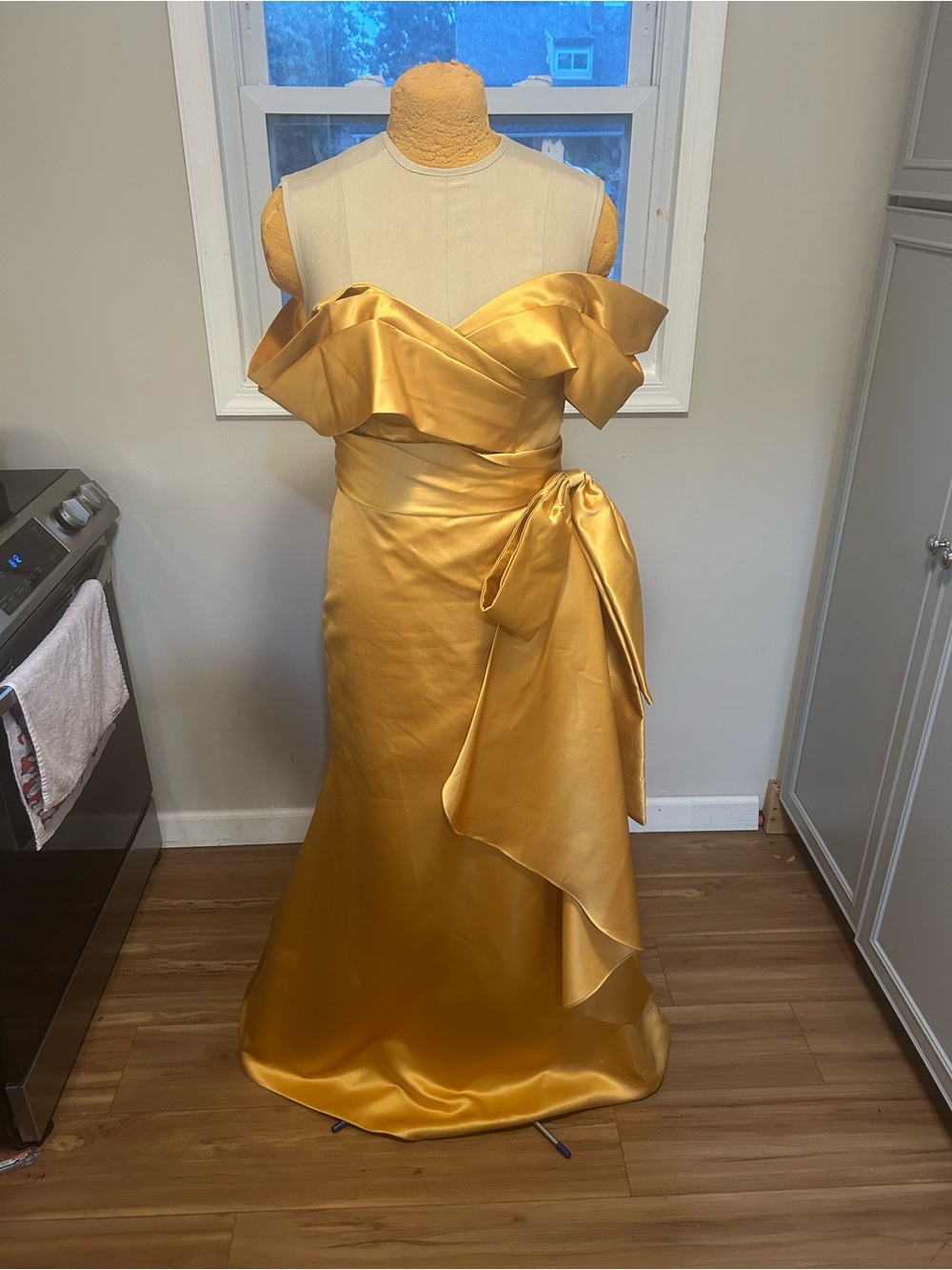 Elegant Gold Satin Off-Shoulder Evening Dress with Side Bow Lace Up Back Size 8